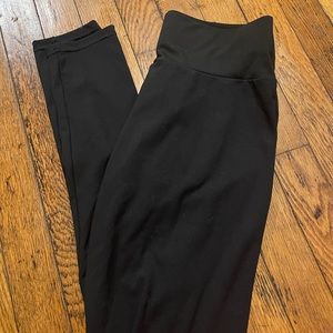 scrunch butt leggings black